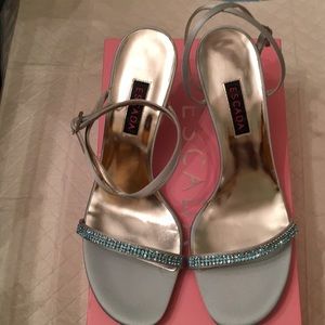 Escada Classic light blue heel